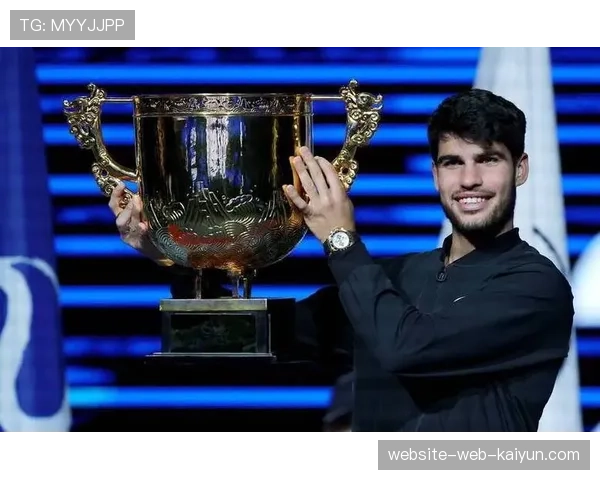 迈阿密网球公开赛：阿尔卡拉斯逆转辛纳夺冠，重登世界第一